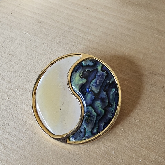 Vintage Ying & Yan Brooch - Picture 4 of 5